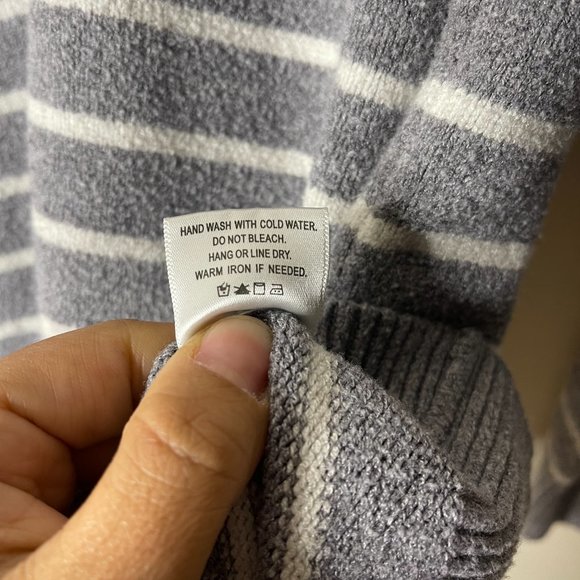 Women's Emory Park Long Sleeve V-Neck Gray White Stripe Sweater  | L - Picture 5 of 5